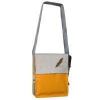 Messenger Bag CITY PROVOKED aus Kuhfell: schwarz & LKW-Plane: hellorange, 3 Messenger Bag CITY PROVOKED aus Kuhfell: schwarz & LKW-Plane: hellorange, 3